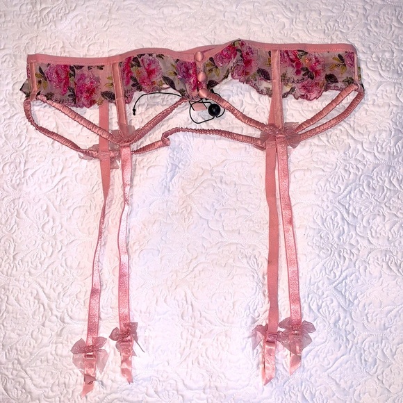 FOR LOVE & LEMONS Blushing Rose Garter Belt - Picture 5 of 9